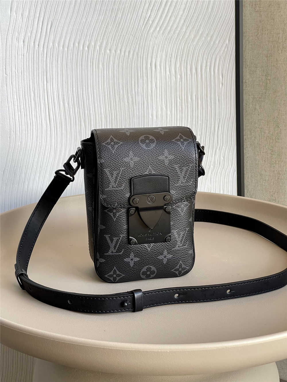 Louis Vuitton  S-LOCK VERTICAL  M81522 size：12x19x7cm 2025 new 